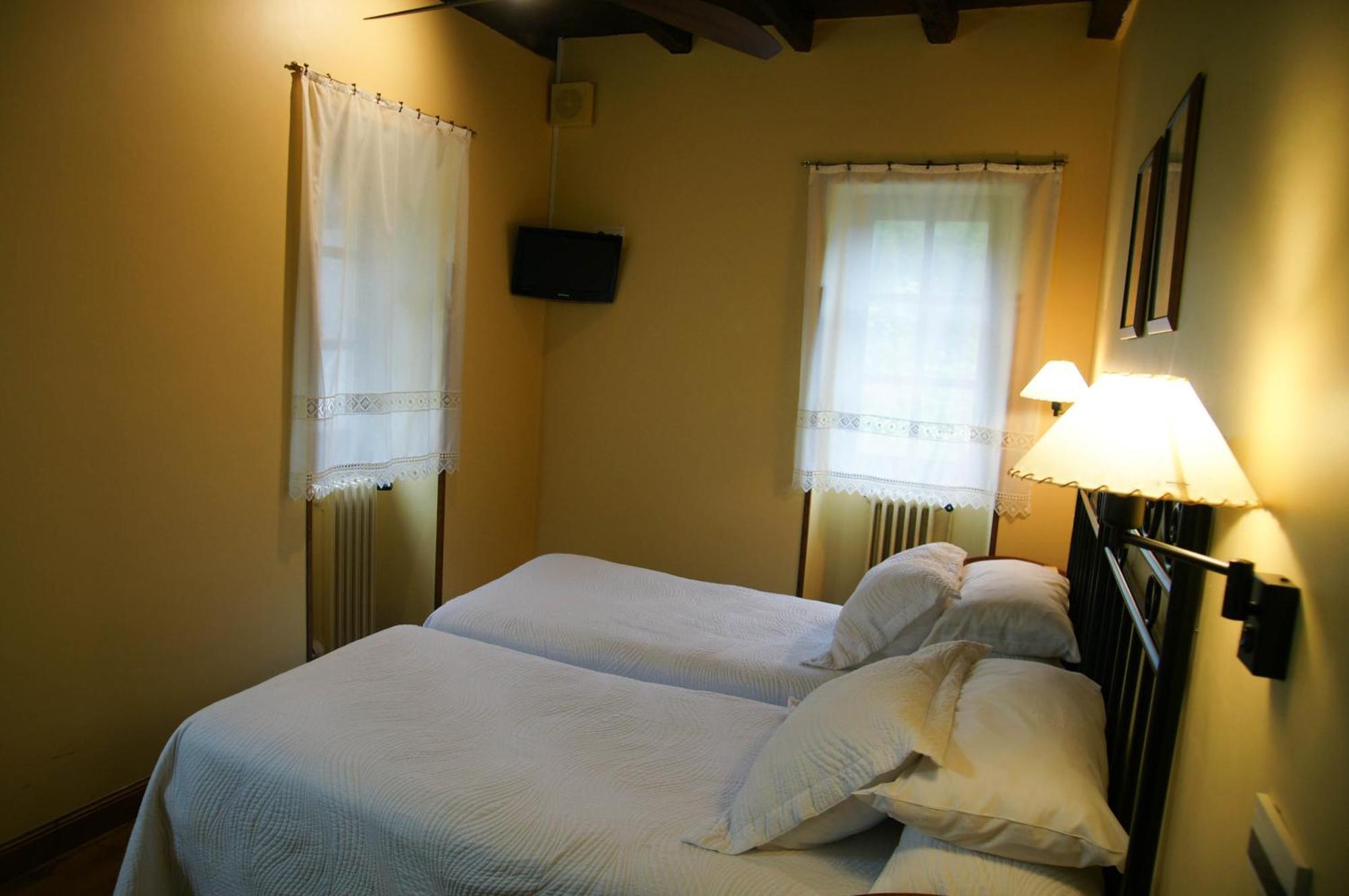 Hotel Rural Irigoienea Urdax Quarto foto